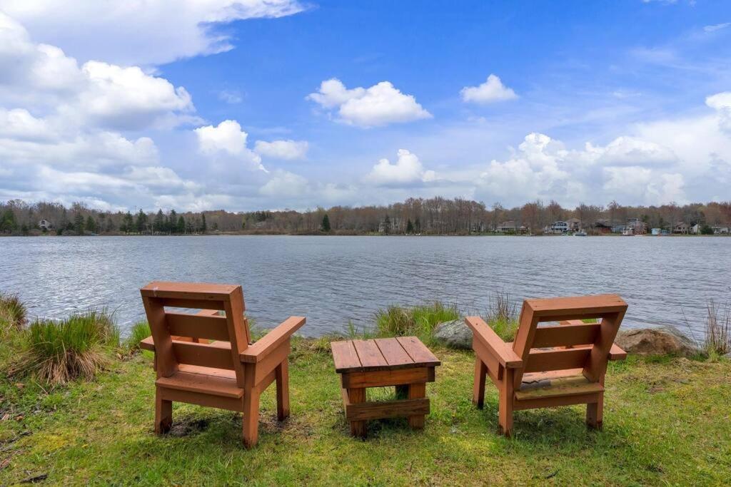 Holiday home Pet Friendly! Lakefront W Hot Tub, Firepit! *