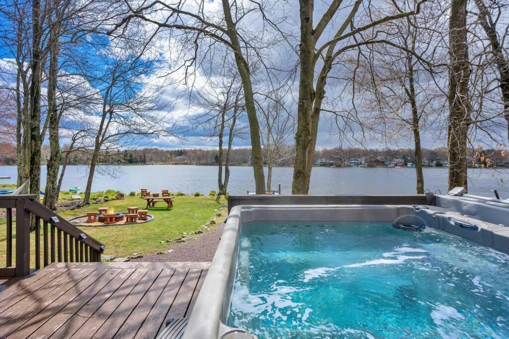 Pet Friendly! Lakefront W Hot Tub, Firepit! Tobyhanna