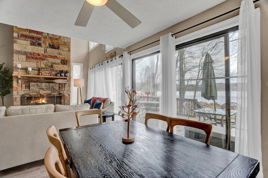 Pet Friendly! Lakefront W Hot Tub, Firepit!