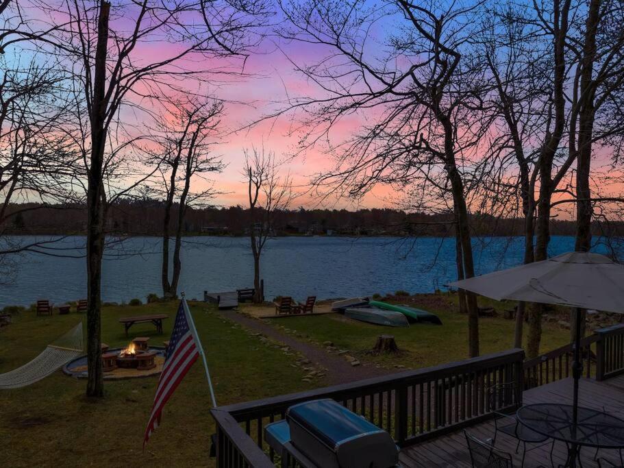 Holiday home Pet Friendly! Lakefront W Hot Tub, Firepit! *